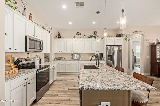 8998 W GARNET MOUNTAIN Drive, Casa Grande, AZ 85194