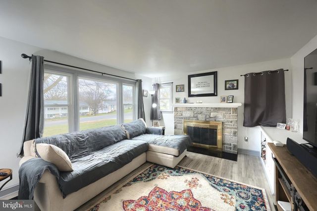 1826 POWDER MILL RD, York, PA 17402