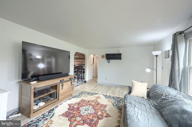 1826 POWDER MILL RD, York, PA 17402