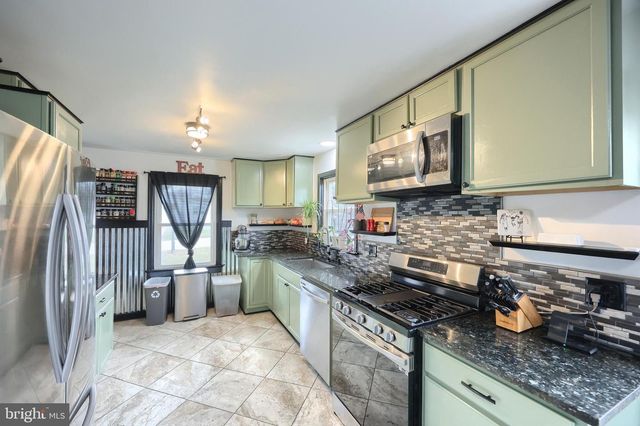 1826 POWDER MILL RD, York, PA 17402