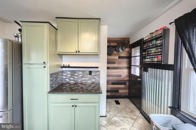 1826 POWDER MILL RD, York, PA 17402