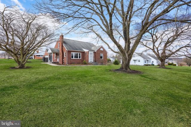 1826 POWDER MILL RD, York, PA 17402