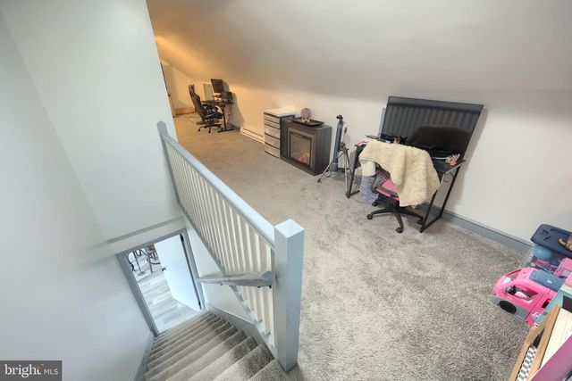 1826 POWDER MILL RD, York, PA 17402