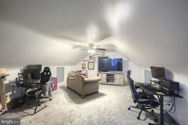 1826 POWDER MILL RD, York, PA 17402