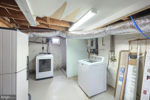 1826 POWDER MILL RD, York, PA 17402