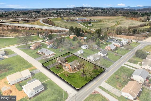 1826 POWDER MILL RD, York, PA 17402