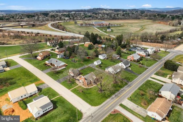 1826 POWDER MILL RD, York, PA 17402