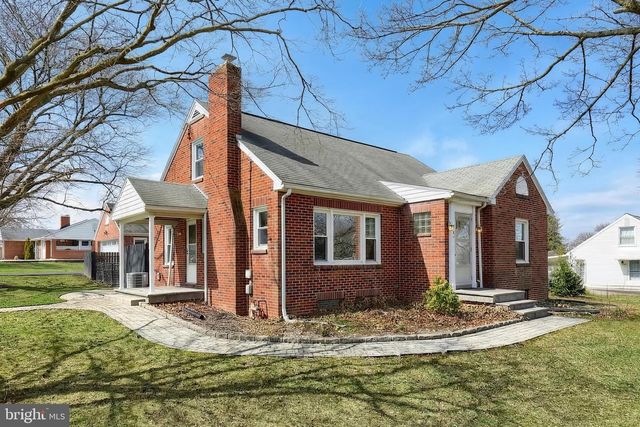 1826 POWDER MILL RD, York, PA 17402