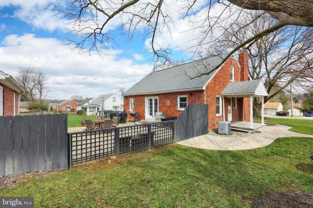 1826 POWDER MILL RD, York, PA 17402