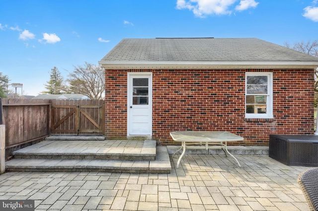 1826 POWDER MILL RD, York, PA 17402