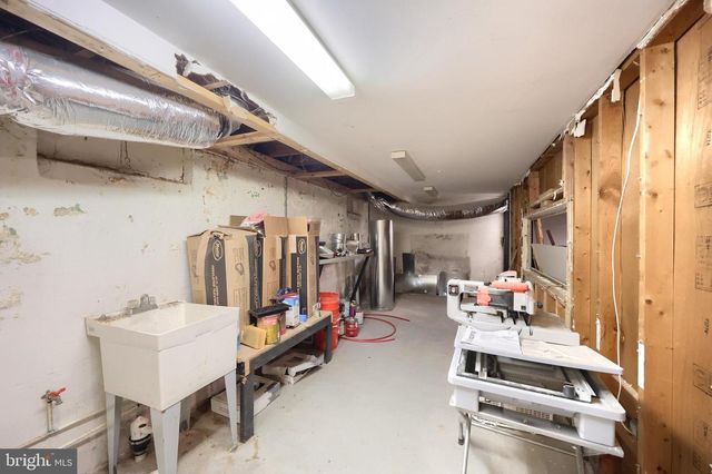 1826 POWDER MILL RD, York, PA 17402