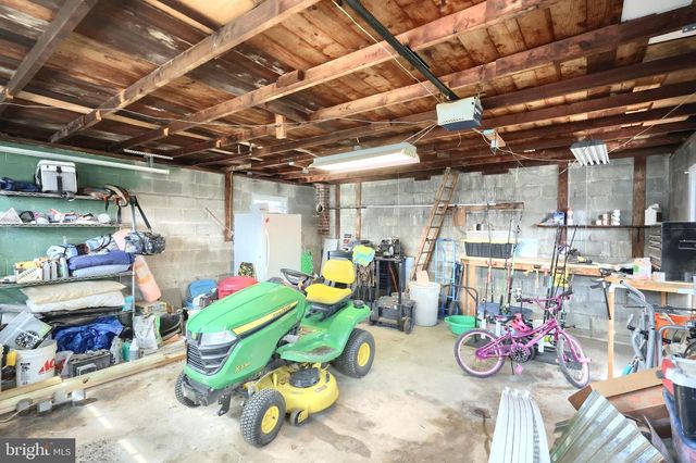 1826 POWDER MILL RD, York, PA 17402