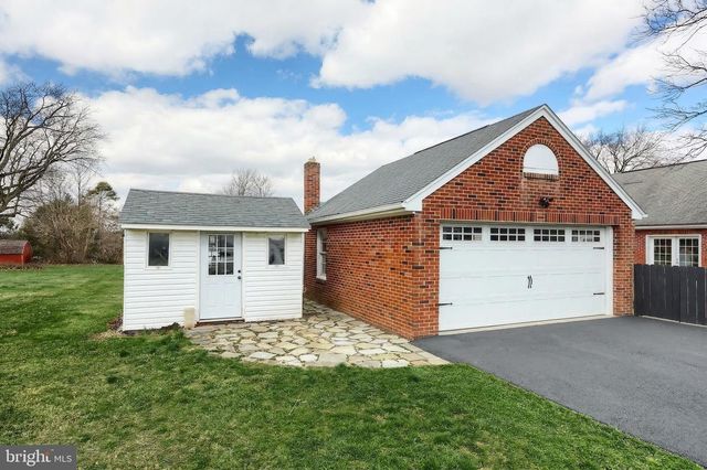 1826 POWDER MILL RD, York, PA 17402