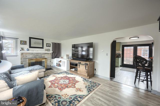 1826 POWDER MILL RD, York, PA 17402