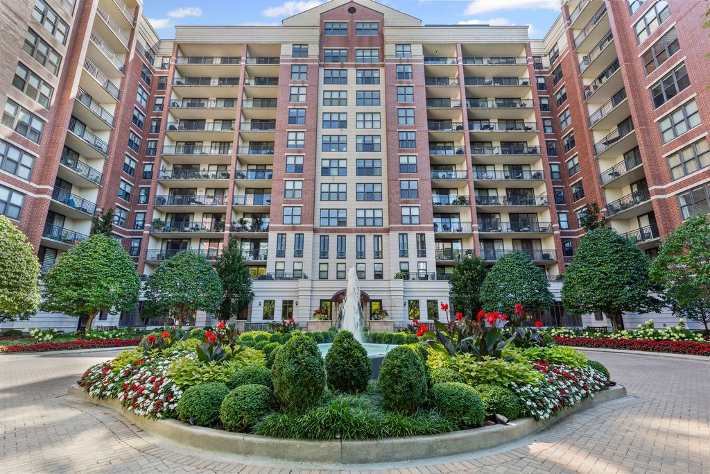 55 W Delaware Place 608, Chicago, IL 60610