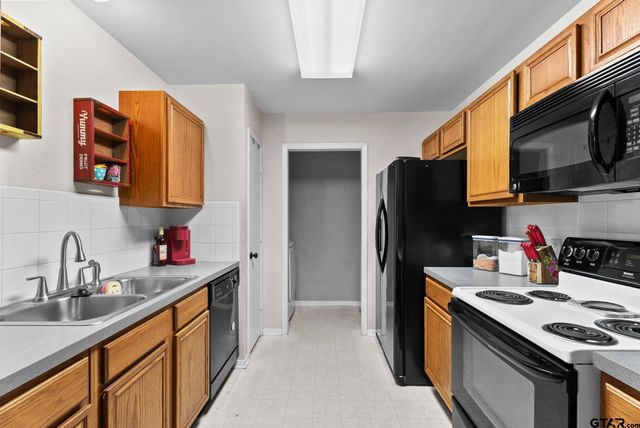 304 Azalea Trail, Whitehouse, TX 75791