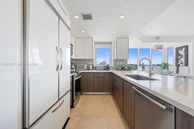 10275 Collins Avenue 722, Bal Harbour, FL 33154