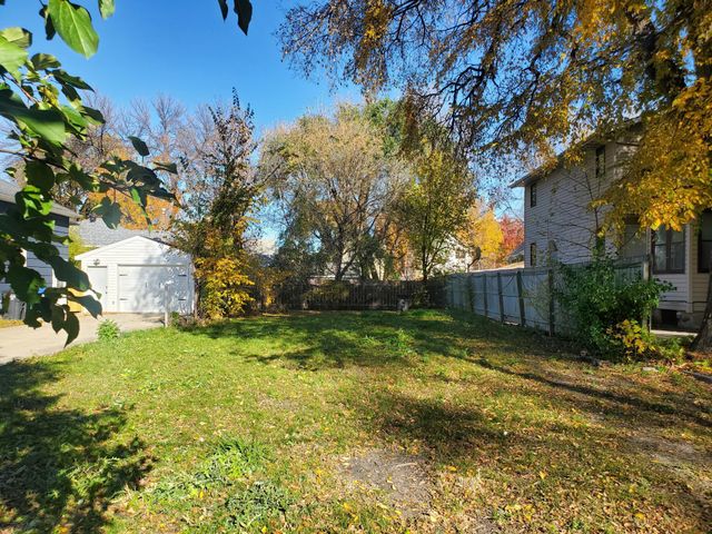 1345 4th Avenue S, Fargo, ND 58103