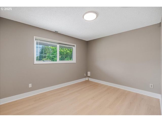 2706 Se SPRUCE St, Hillsboro, OR 97123