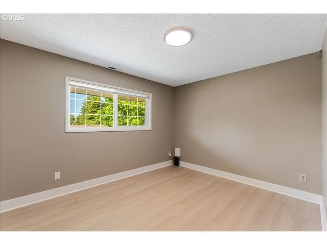 2706 Se SPRUCE St, Hillsboro, OR 97123