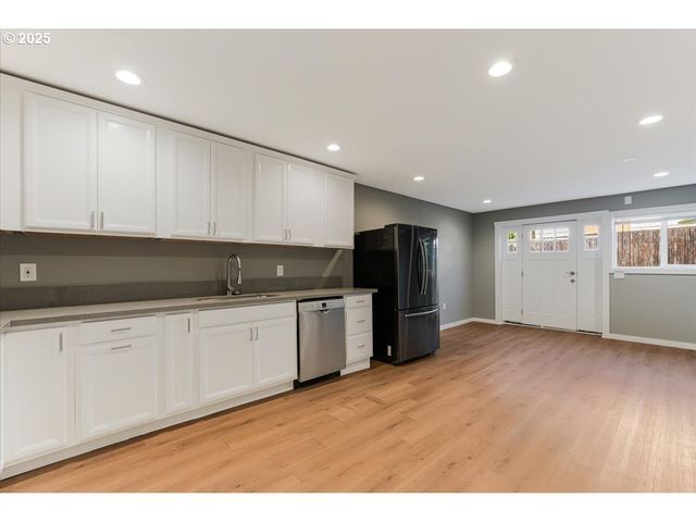 2706 Se SPRUCE St, Hillsboro, OR 97123