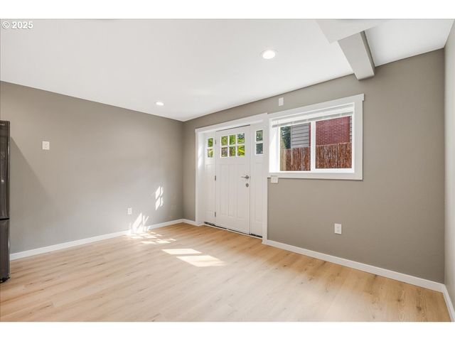 2706 Se SPRUCE St, Hillsboro, OR 97123