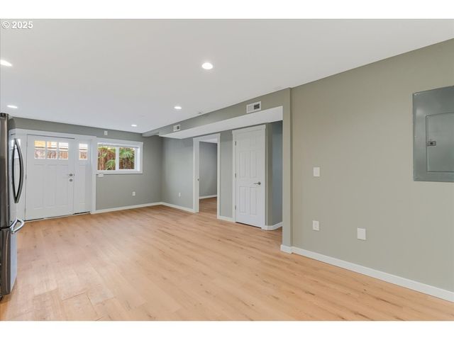 2706 Se SPRUCE St, Hillsboro, OR 97123