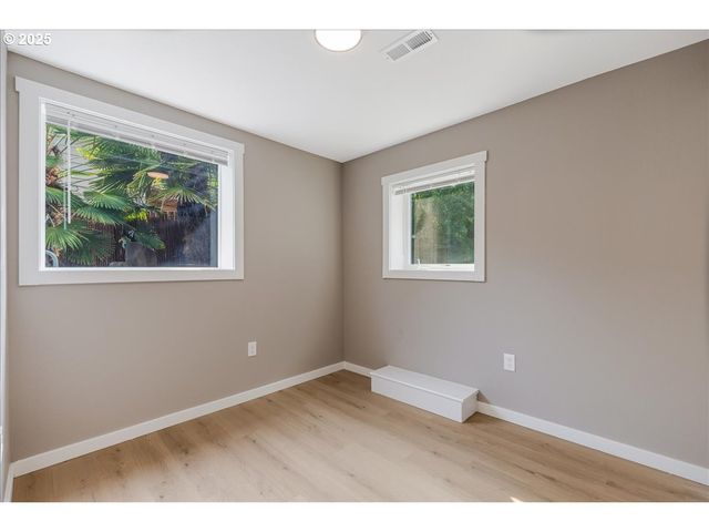 2706 Se SPRUCE St, Hillsboro, OR 97123