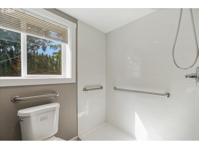 2706 Se SPRUCE St, Hillsboro, OR 97123