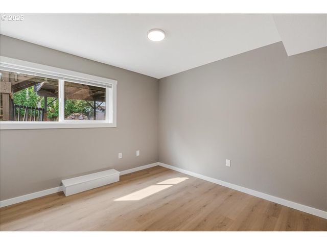 2706 Se SPRUCE St, Hillsboro, OR 97123