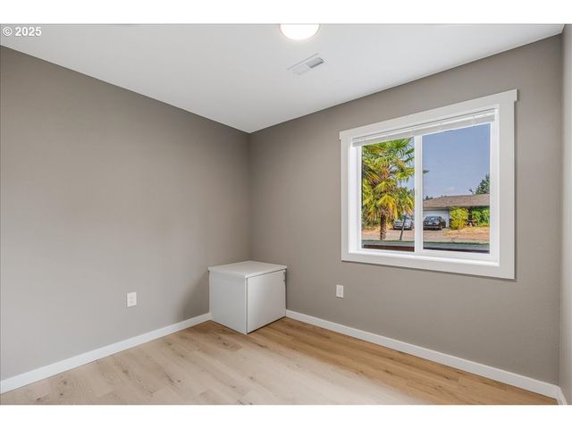 2706 Se SPRUCE St, Hillsboro, OR 97123