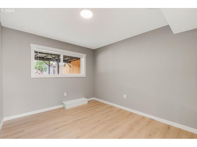 2706 Se SPRUCE St, Hillsboro, OR 97123