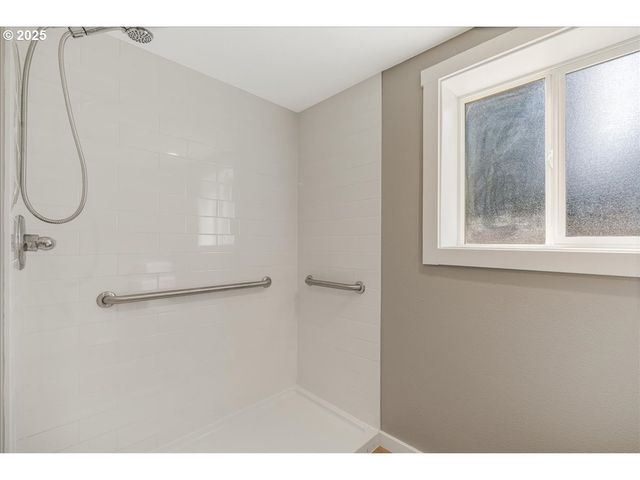 2706 Se SPRUCE St, Hillsboro, OR 97123