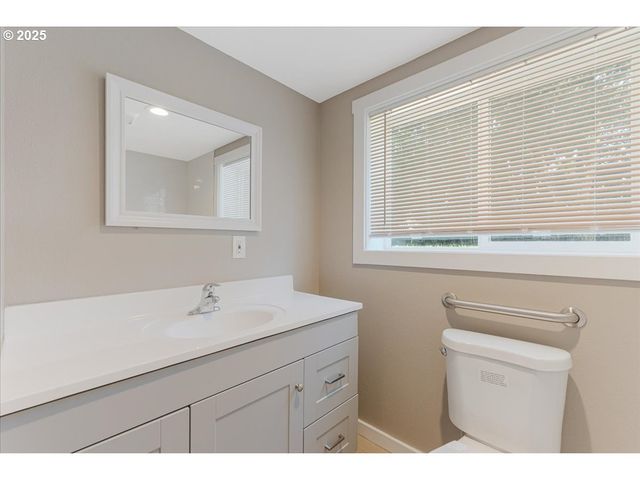 2706 Se SPRUCE St, Hillsboro, OR 97123