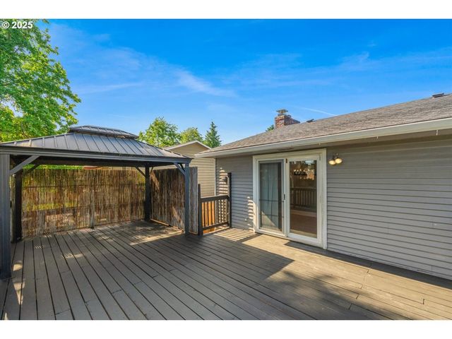 2706 Se SPRUCE St, Hillsboro, OR 97123