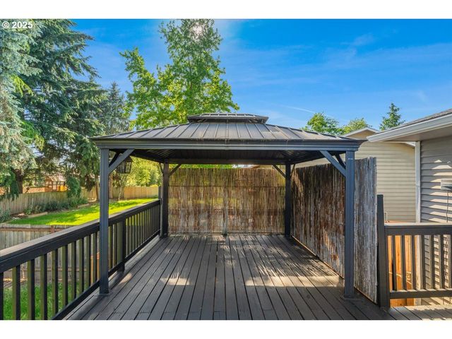 2706 Se SPRUCE St, Hillsboro, OR 97123