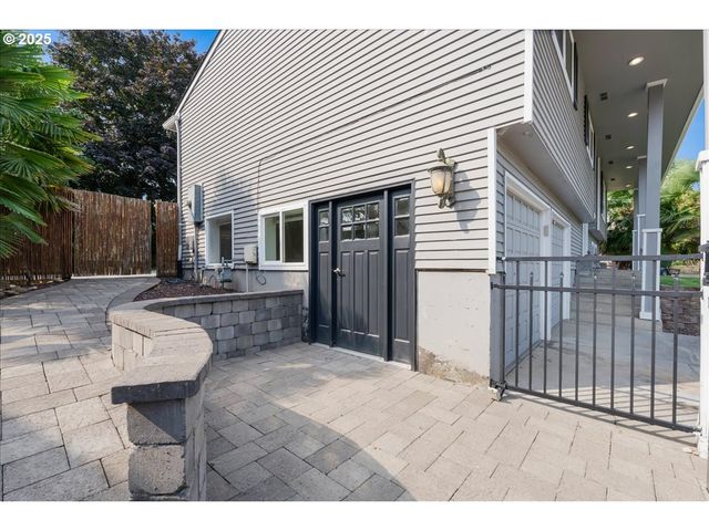 2706 Se SPRUCE St, Hillsboro, OR 97123