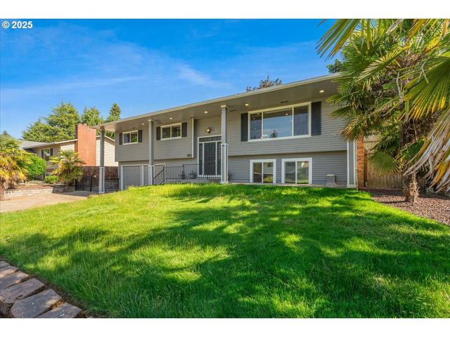 2706 Se SPRUCE St, Hillsboro, OR 97123