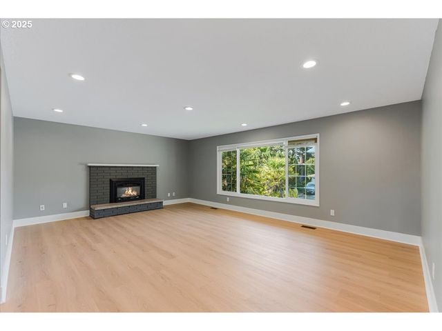 2706 Se SPRUCE St, Hillsboro, OR 97123