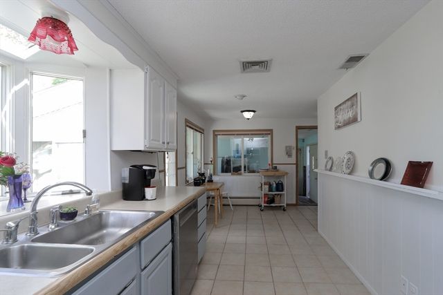 49 Fitzgerald Rd, Springfield, MA 01104