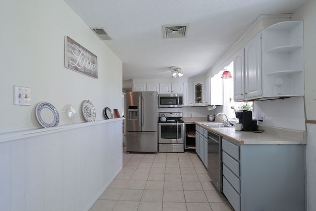 49 Fitzgerald Rd, Springfield, MA 01104