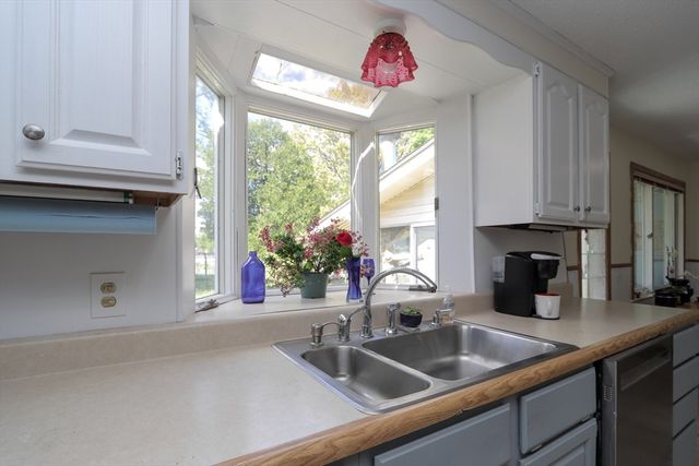 49 Fitzgerald Rd, Springfield, MA 01104