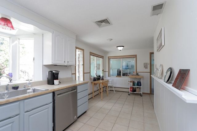 49 Fitzgerald Rd, Springfield, MA 01104