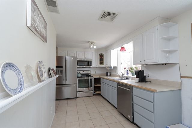 49 Fitzgerald Rd, Springfield, MA 01104