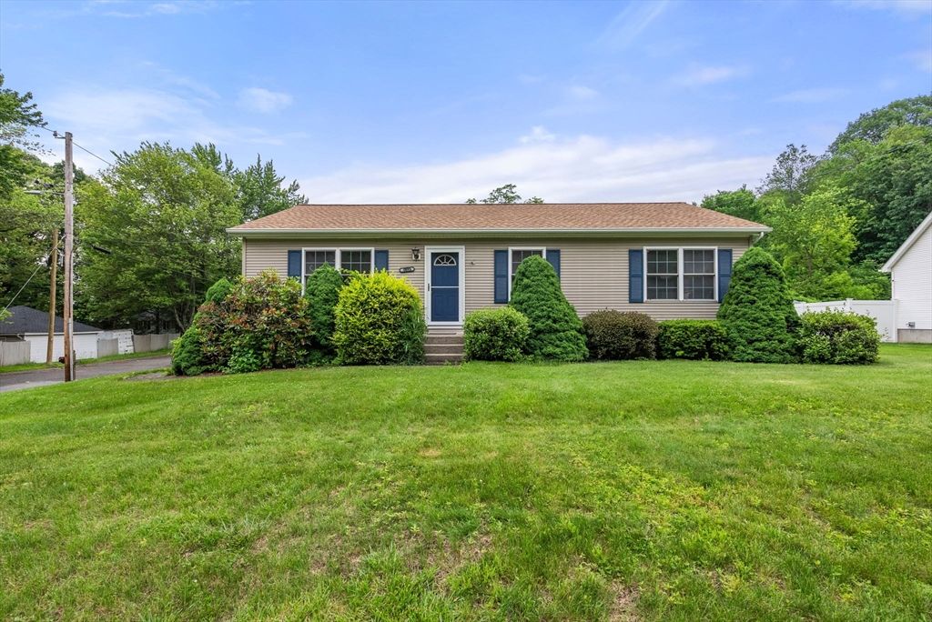 1072 Montgomery St, Chicopee, MA 01013