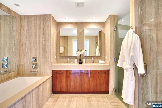 1200 Avenue At Port Imperial 417, Weehawken, NJ 07086