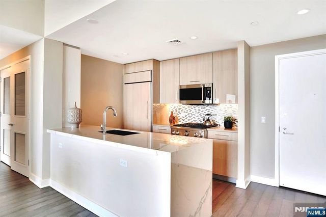 1200 Avenue At Port Imperial 417, Weehawken, NJ 07086