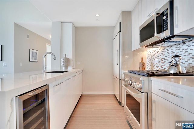 1200 Avenue At Port Imperial 417, Weehawken, NJ 07086