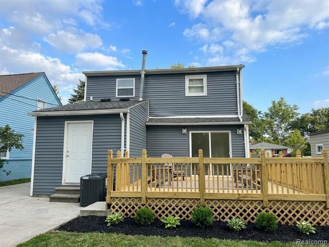 22712 Clairwood Street, Saint Clair Shores, MI 48080