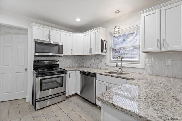 22712 Clairwood Street, Saint Clair Shores, MI 48080